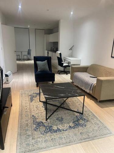 Stunning 2 Bedroom Apartment - Tap to explore photos