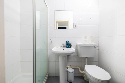 Large Studio on Finchley Road 10 - Tap to explore photos