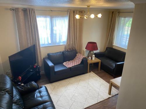 Fabulous Furnished Apartment in Beckton - Tap to explore photos