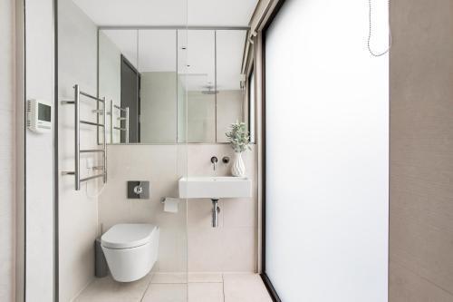 Stunning 3 Bedroom Penthouse Private Terrace AC - Tap to explore photos