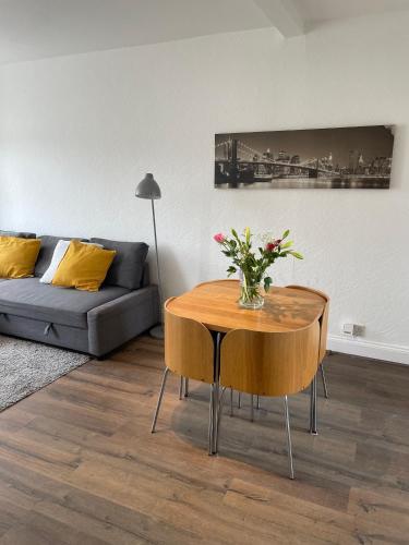 Clapham park apartment - Tap to explore photos