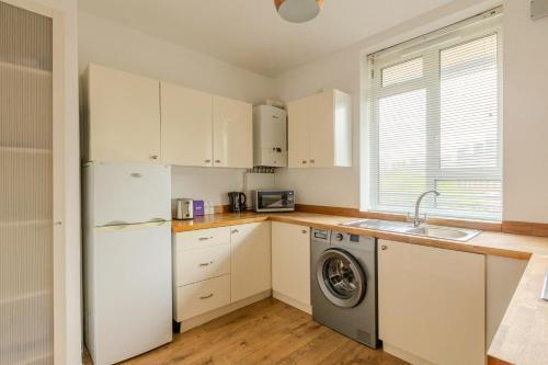 Bright Modern 1 BR flat, 5 min to Vauxhall St - Tap to explore photos