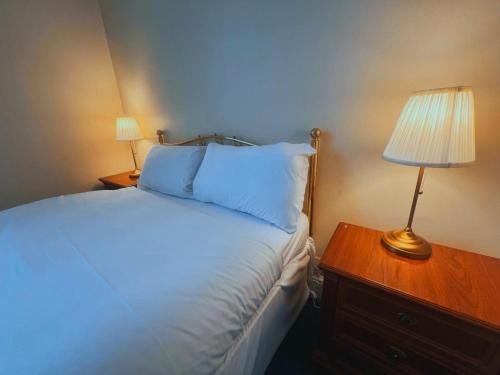 Helen's Hotel near Wembley Room Type - Double Room with Shared Bathroom