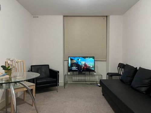 Entire Flat near Kings Cross - Tap to explore photos