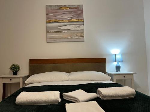 Entire Flat near Kings Cross - Tap to explore photos
