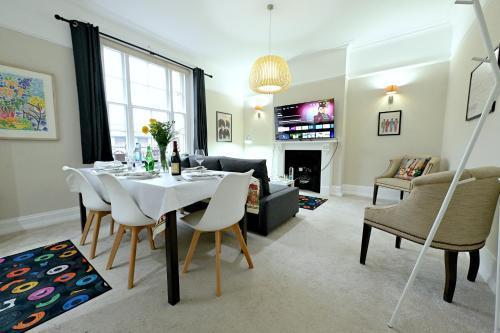 STUNNING 4 BEDROOM FLAT IN REGENT'S PARK - ABBEY Rd - Tap to explore photos