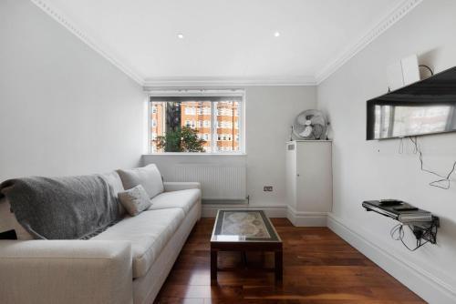 DeLux 1 bd Apt Regents Park NW8 - Tap to explore photos