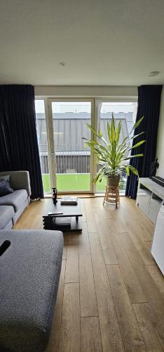 A spacious Double Room in Bromley-by-Bow - Tap to explore photos