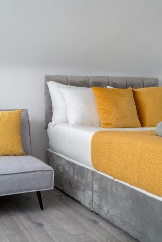 Cosy 4th Floor studio apartment in Brick Lane - Tap to explore photos