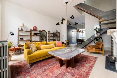 The Tree House 2 bedroom apartment by Hyde Park - Tap to explore photos