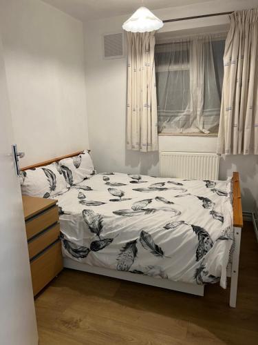 Small double room - Tap to explore photos