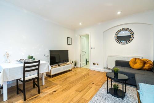 Cozy 1 bedroom / Gloucester Road / Kensington - Tap to explore photos