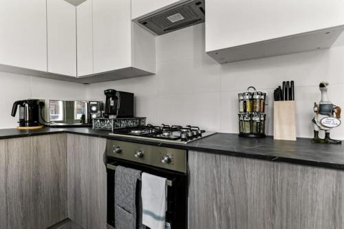 Cozy Battersea apartment Sleep 5 Easy Access to Central London - Tap to explore photos
