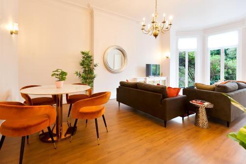 Primrose Hill Apartments - Tap to explore photos