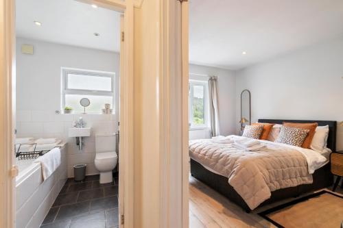 Entire House in Wimbledon - Tap to explore photos