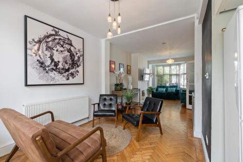 Entire House in Wimbledon - Tap to explore photos