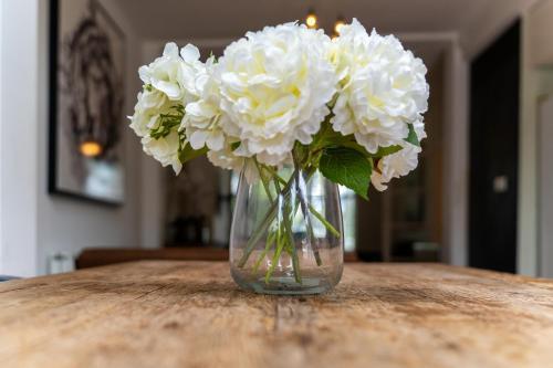 Entire House in Wimbledon - Tap to explore photos