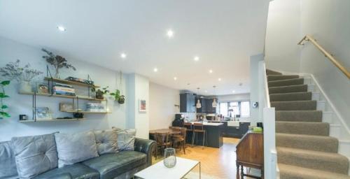 Stylish Rental House SE16 - Tap to explore photos