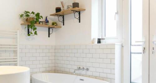 Stylish Rental House SE16 - Tap to explore photos