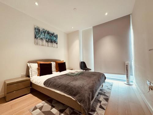 O2 Arena, 2Bedroom Apartment, North Greenwich , London 01 - Tap to explore photos