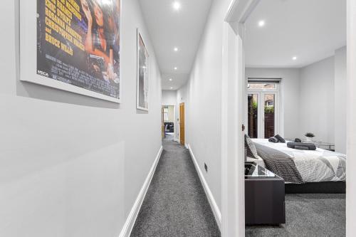Modern Apartment in Shepherds Bush, near Westfield - Tap to explore photos