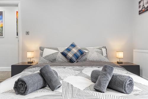 Modern Apartment in Shepherds Bush, near Westfield - Tap to explore photos