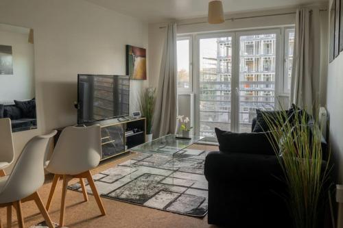 Stylish London apartment - Tap to explore photos