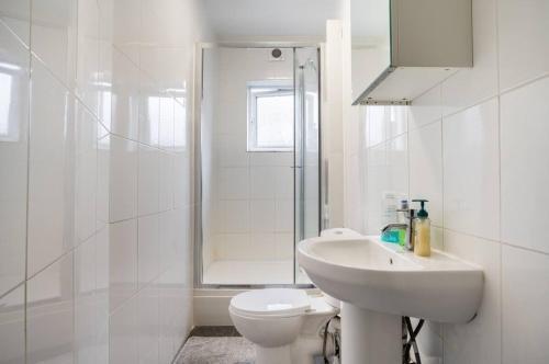 Hatton Homes - Thackeray Avenue - Tap to explore photos