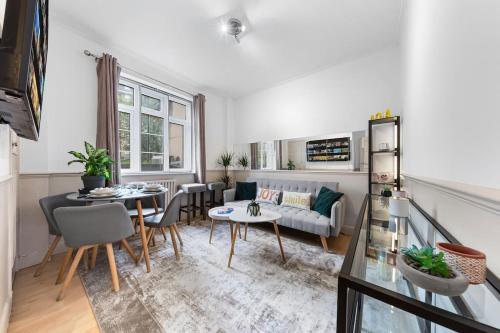 Brand New 3 Bedroom flat in Central London - Tap to explore photos