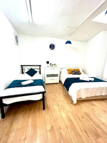 Brilliant One Bedroom Flat in London - Tap to explore photos