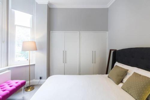 Porchester Terrace North Raised Ground Fl Sleeps 4 - Tap to explore photos