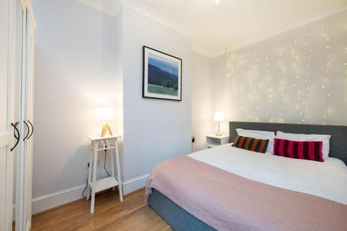 Gorgeous 1Bed in Marylebone - Tap to explore photos
