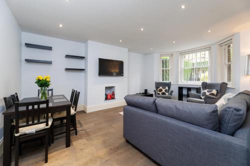 Spacious 2-Bed Flat / 10 mins from the Centre - Tap to explore photos