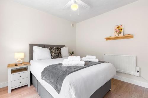 Beautiful 1 bed close to amenities - Tap to explore photos