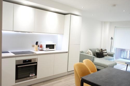 Luxury flat in Royal Wharf - Tap to explore photos