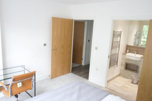 Luxury flat in Royal Wharf - Tap to explore photos
