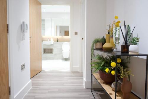 Luxury flat in Royal Wharf - Tap to explore photos