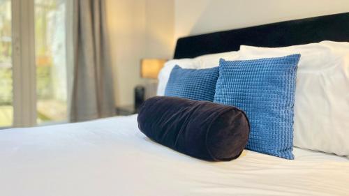 Tube & Notting Hill Nearby - Garden Flat Haven - Tap to explore photos