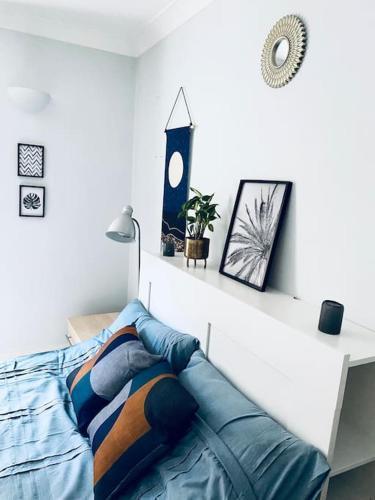 Stylish Room & Private Bathroom in Central London - Tap to explore photos