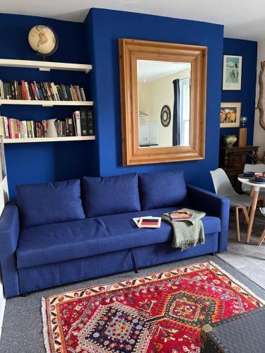 Camden Town Quirky Cosy Flat - Tap to explore photos