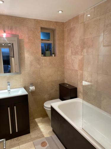 Boutique Putney Riverside Apartment - Tap to explore photos