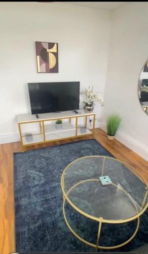 LONDON -2 bedroom - Breathtaking Views London Skyline Canary Warf - Tap to explore photos
