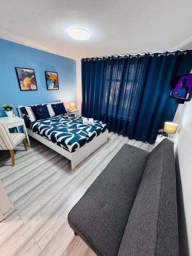 TOTTENHAM VELVET Suites - Tap to explore photos