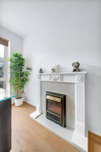 Spacious Two Bedroom Private Apartment in Tower Bridge London Bridge - Tap to explore photos