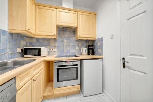 Spacious Two Bedroom Private Apartment in Tower Bridge London Bridge - Tap to explore photos