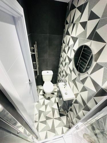 Brand New Room - London City Center - Tap to explore photos