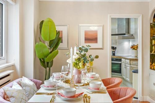 Mews House London with Private Patio & Parking - Tap to explore photos