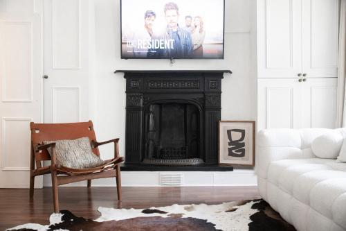 Gorgeous Notting Hill Victorian Studio - Tap to explore photos