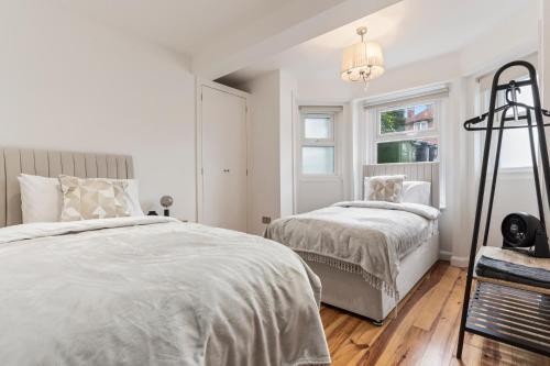 Charming 2-Bed Flat with Garden in London