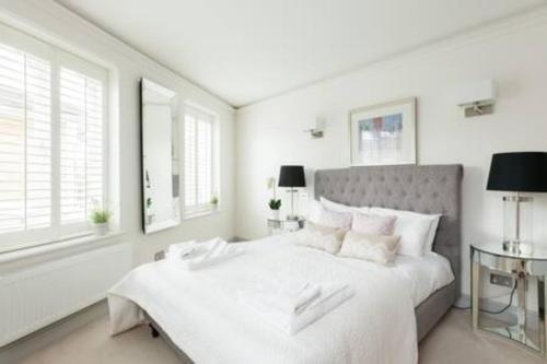 Modern Stylish 2bed2bath close to Kings Road - Tap to explore photos